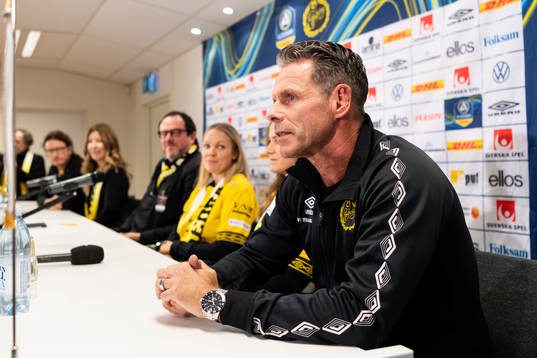 Damlagstränare Joakim Carlsson