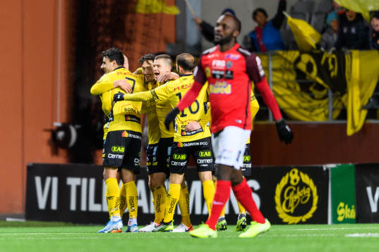 Elfsborgs Stefan Ishizaki jublar med Deniz Hümmet, Samuel