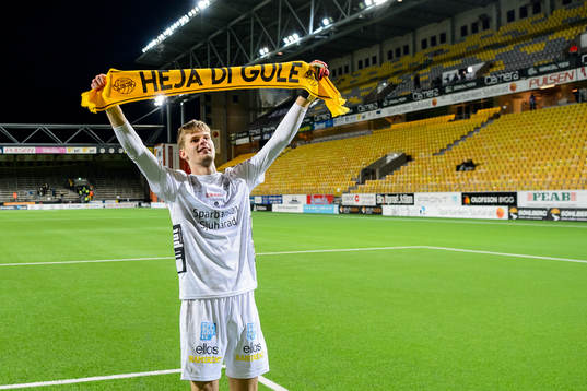 Elfsborgs målvakt Tim Rönning jublar