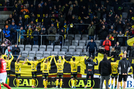 Elfsborgs spelarna tackar publiken