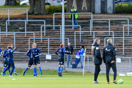 Halmstads spelare före fotbollsmatchen i Superettan mellan