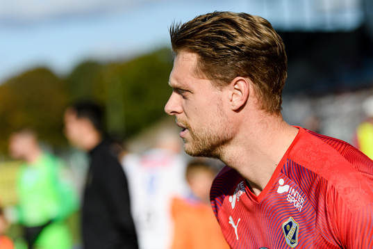 Halmstads målvakt Malkolm Nilsson före fotbollsmatchen i
