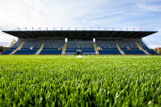 Generell vy över Södertälje Fotbollsarena med konstgräs