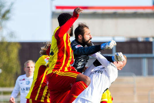 Syrianskas målvakt Dejan Garaca och Örgrytes David