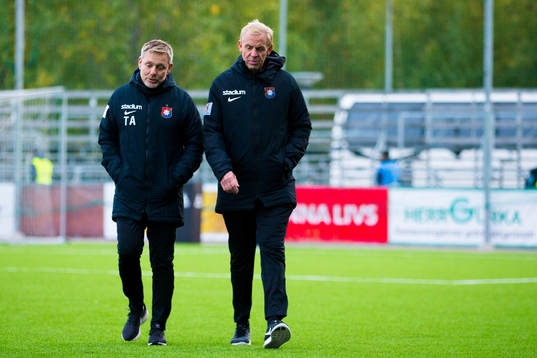 Örgrytes tränare Thomas Askebrand och assisterande