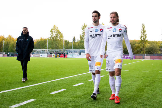 Örgrytes Oliver Stanisic och Danny Ervik deppar
