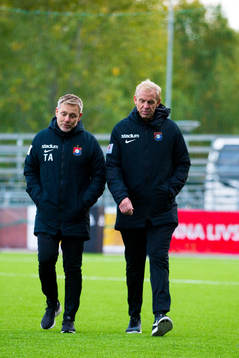 Örgrytes tränare Thomas Askebrand och assisterande