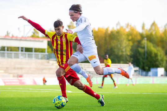 Syrianskas Mauricio Albornoz och Örgrytes Filip Almström