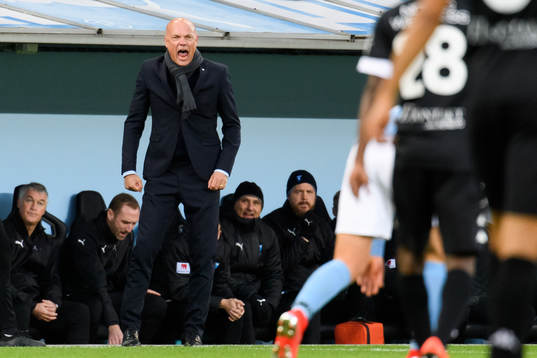 Malmö FFs tränare Uwe Rösler reagerar