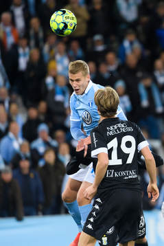 Malmö FFs Felix Beijmo nickar in bollen till 1-0