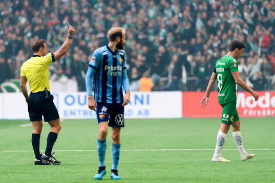 Hammarbys Jeppe Andersen lämnar planen
