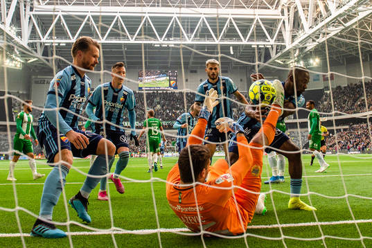 Djurgårdens Jacob Une Larsson , Astrit Ajdarevic och