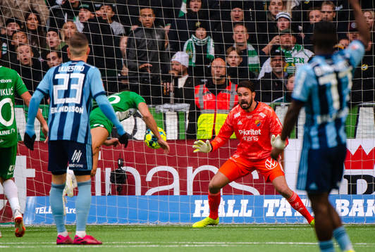 Hammarbys Nikola Djurdjic gör 0-1 bakom Djurgårdens