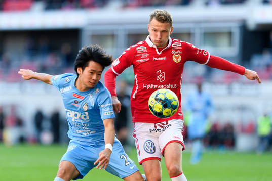 AFC Eskilstunas Soya Takahashi och Kalmars Piotr Johansson