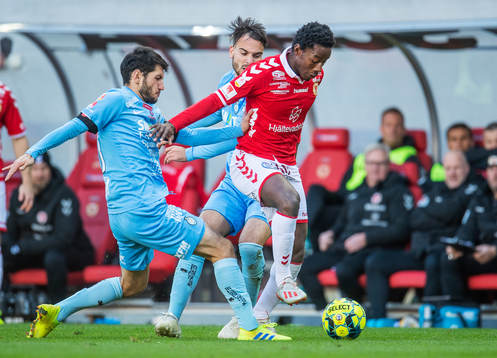 Kalmars York Rafael och AFC Eskilstunas Anel Rashkaj samt