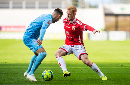 Kalmars Nils Fröling och AFC Eskilstunas Dzenis Kozica