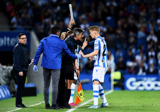 Head coach Imanol Alguacil of Real Sociedad  gives