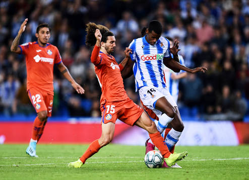 Alexander Isak of Real Sociedad battles for the ball with