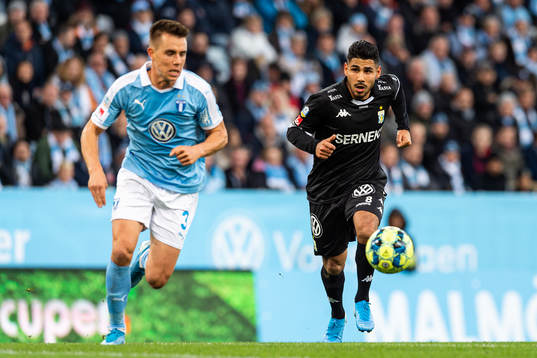 Malmö FFs Jonas Knudsen och IFK Göteborgs Hosam Aiesh