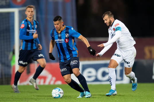 Ronald Hernández of Stabæk and Zlatko Tripic of Viking