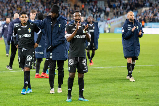 IFK Göteborgs spelare tackar publiken