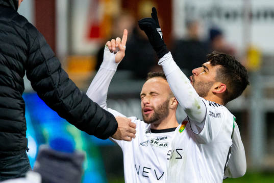 GAIS Leonard Pllana och Paulo Marcelo jublar