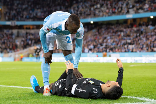 Malmö FFs Bonke Innocent och IFK Göteborgs Hosam Aiesh