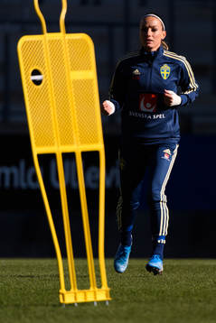 Sveriges Kosovare Asllani