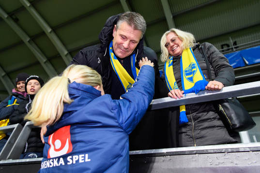 Rebecka Blomqvist of Sweden with her father and mother