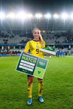 Kosovare Asllani of Sweden is awarded ”Player of the