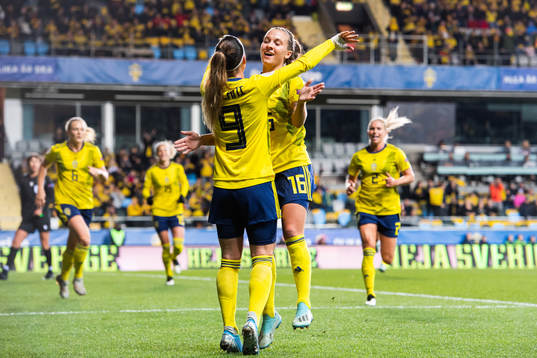 Kosovare Asllani celebrate scoring 1-0 with Julia Zigiotti
