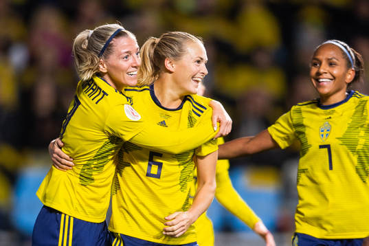 Linda Sembrant and with Magdalena Eriksson of Sweden