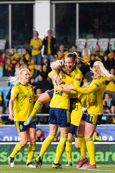 Jonna Andersson, Julia Zigiotti Olme and Stina Blackstenius