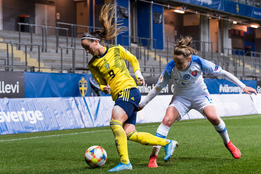 Kosovare Asllani of Sweden and Petra Zdechovanova of