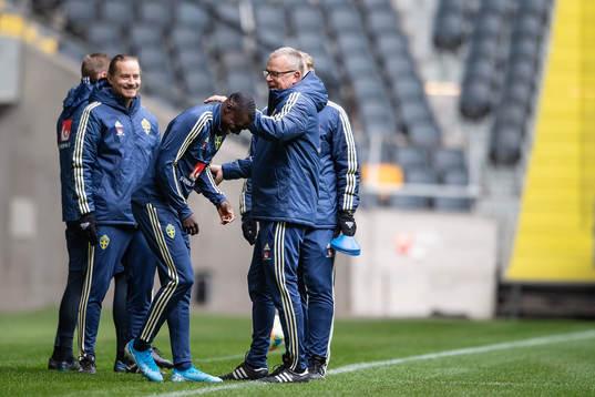 Ken Sema and head coach Janne Andersson of the Swedish