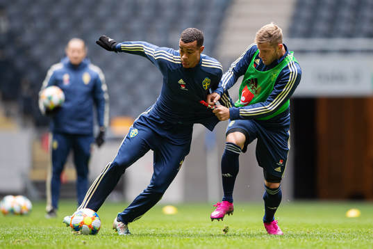 Robin Quaison and Riccardo Gagliolo of the Swedish national