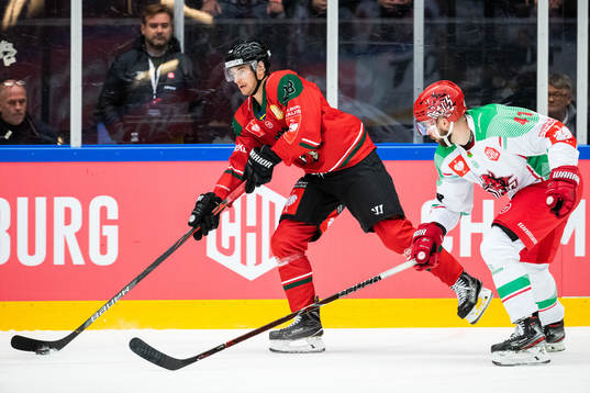 Johan Sundström of Frölunda and Josh Batch of Cardiff