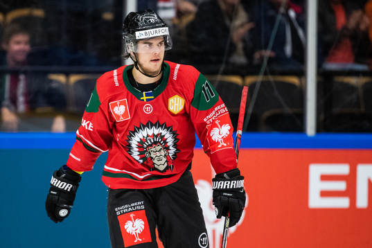Samuel Fagemo of Frölunda celebrates scoring 9-2