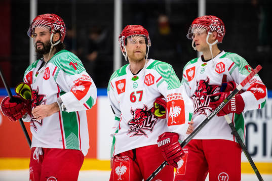 Stephen Dixon and Matias Sointu of Cardiff looks dejected