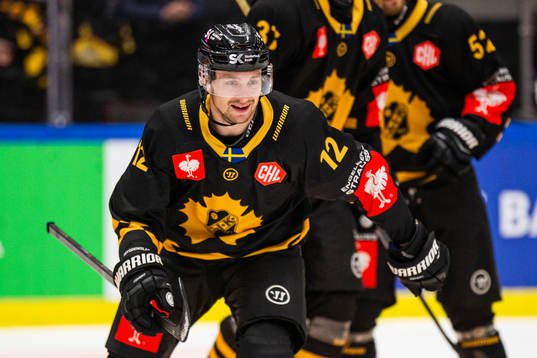 Adam Pettersson of Skellefteå celebrates scoring 1-0