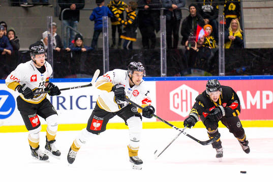 Jonatan Berggren  of Skellefteå and Otto Karvinen  of