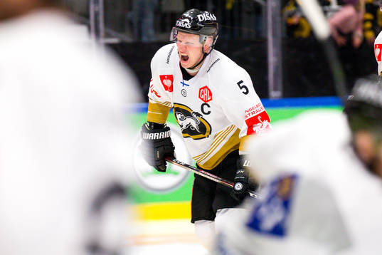 Lasse Kukkonen of Kärpät looks dejected