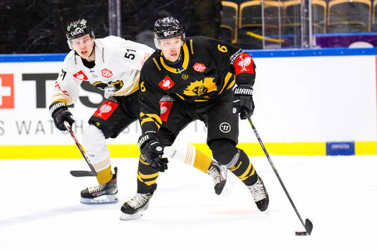 Filip Berglund of Skellefteå and Jesse Koskenkorva  of