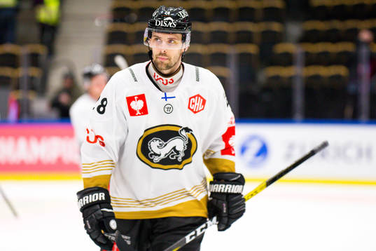Mikko Niemelä  of Kärpät looks dejected