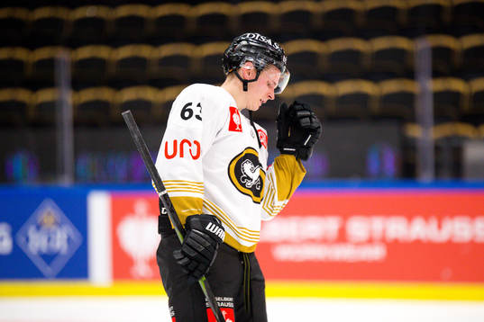 Jakub Krejcik of Kärpät looks dejected