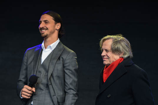 Zlatan Ibrahimovic and Peter Linde, artist, at the