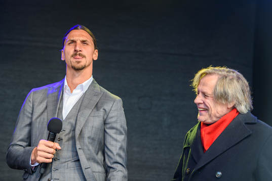 Zlatan Ibrahimovic and Peter Linde, artist at the revealing