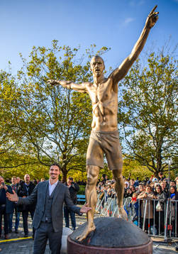 Zlatan Ibrahimovic pose besides his statue