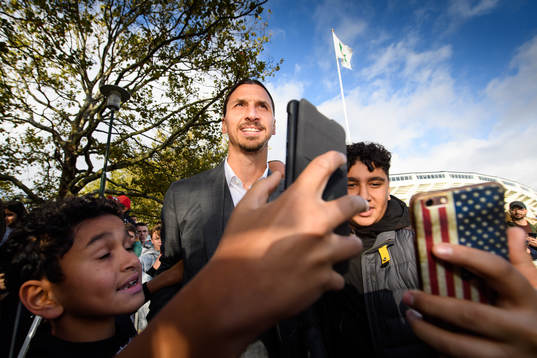 Zlatan Ibrahimovic takes selfies with young supporters