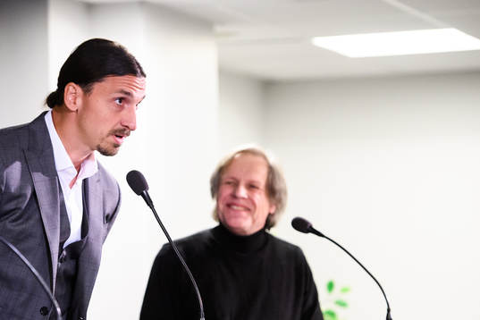 Zlatan Ibrahimovic and Peter Linde, artist at a press
